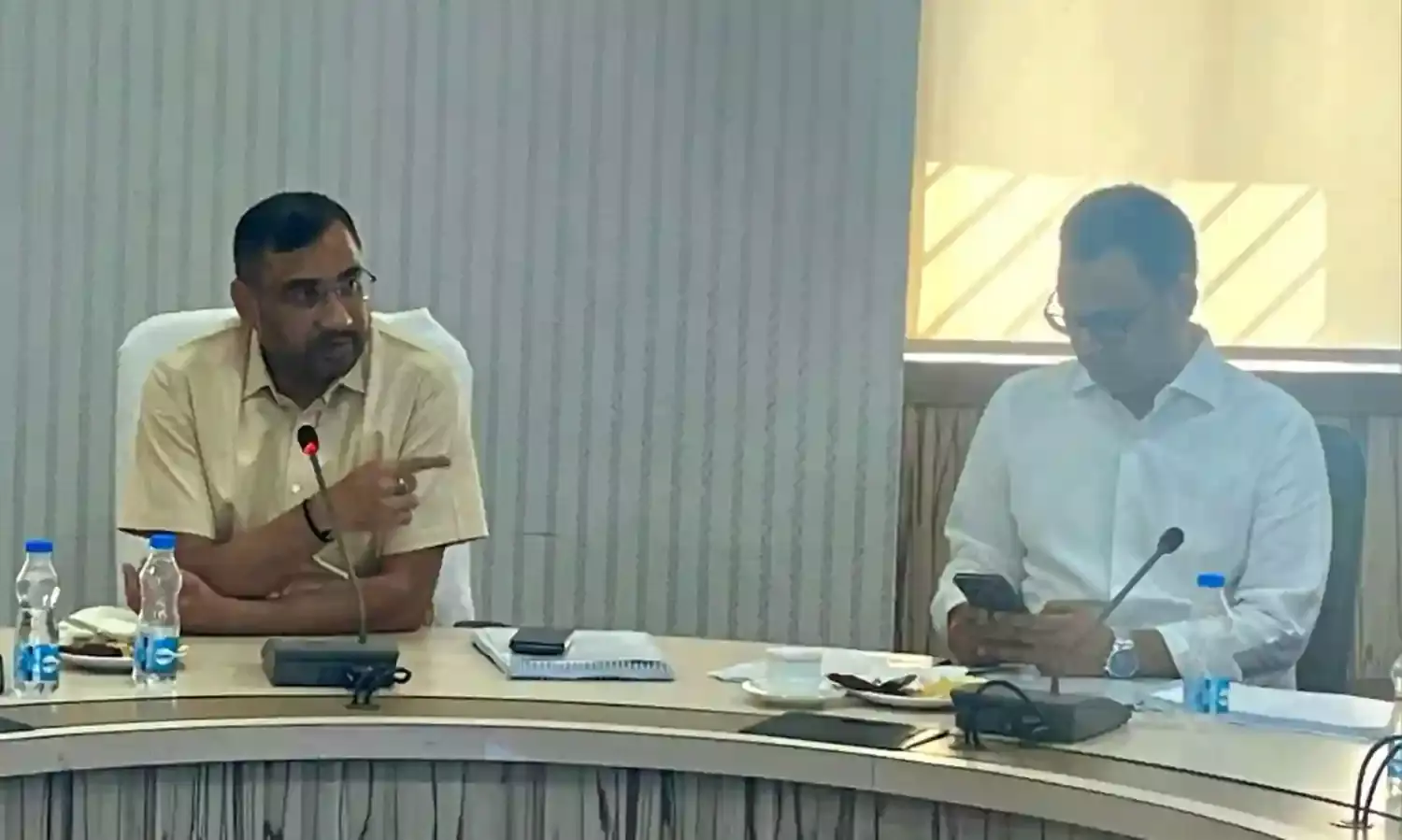 मिशन अमृत 2.0 में लापरवाही पर सचिव ने जताई नाराजगी, अधिकारियों को लगाई फटकार