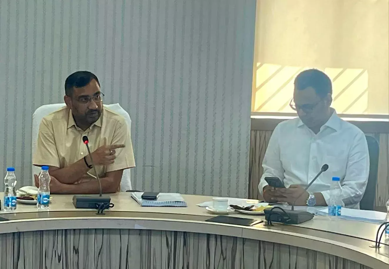 मिशन अमृत 2.0 में लापरवाही पर सचिव ने जताई नाराजगी, अधिकारियों को लगाई फटकार