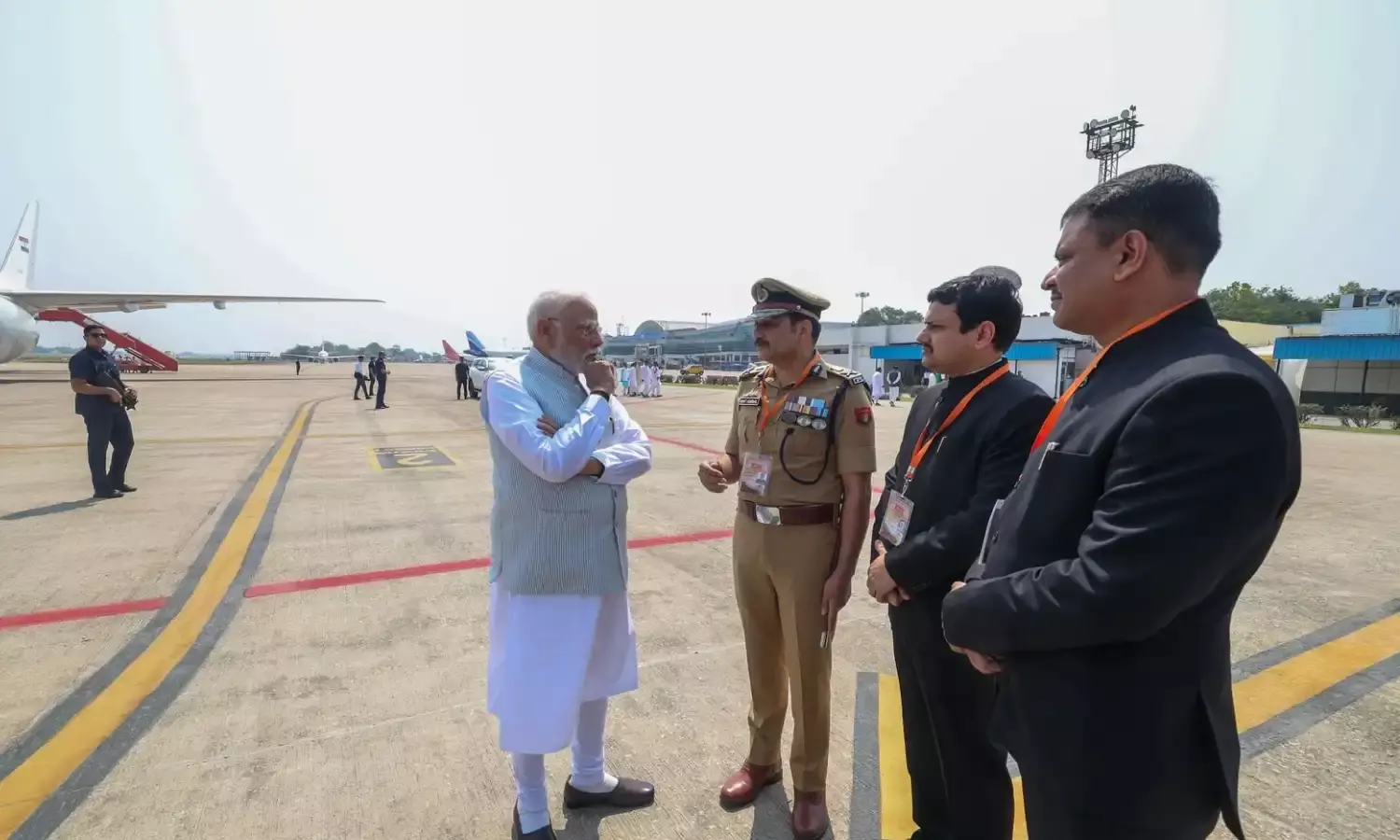 वाराणसी पहुंचते ही पीएम मोदी ने की रेप मामले पर अधिकारियों से चर्चा, कहा - भविष्य में न हो ऐसी घटना