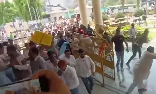 देवास में पानी की कमी का मुद्दा बनाकर कांग्रेस ने किया प्रदर्शन, कहा - जनता भीषण जल संकट से जूझ रही