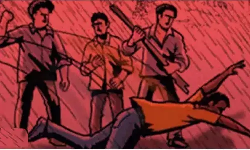 गर्लफ्रेंड से मिलने गया था युवक, लड़की के घरवालों ने नग्न कर बेरहमी से पीटा