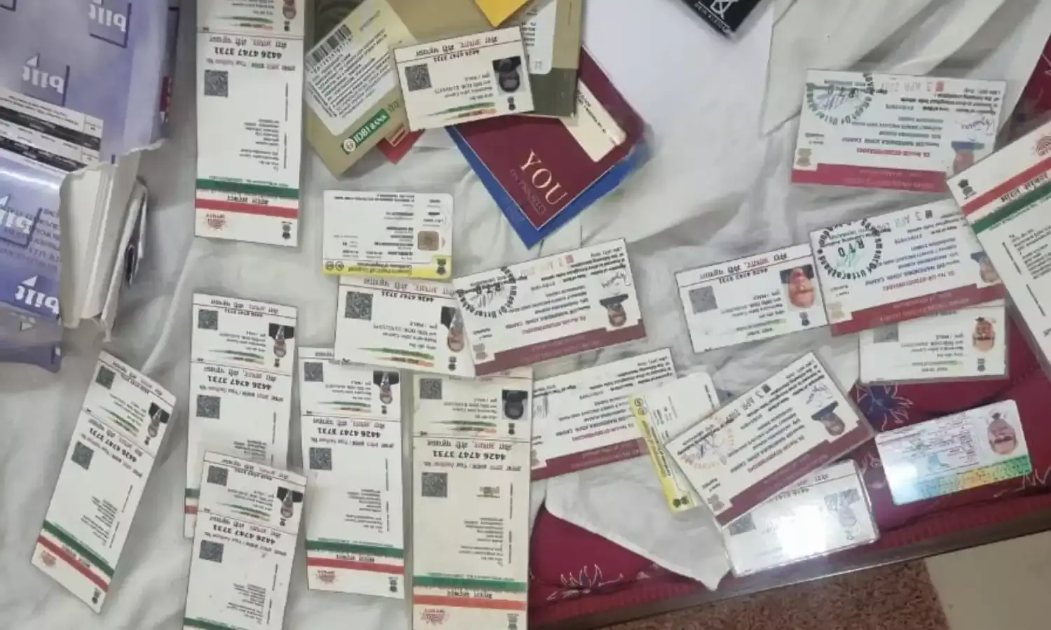 फर्जी डॉक्टरके प्रयागराज स्थित मकान में मिला आधार कार्ड का जखीरा, नकली सीलें और प्रिंटर जब्‍त…