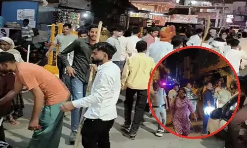 गुना में हनुमान जयंती शोभायात्रा पर पथराव, लोगों ने किया चक्काजाम, इलाके में तनाव