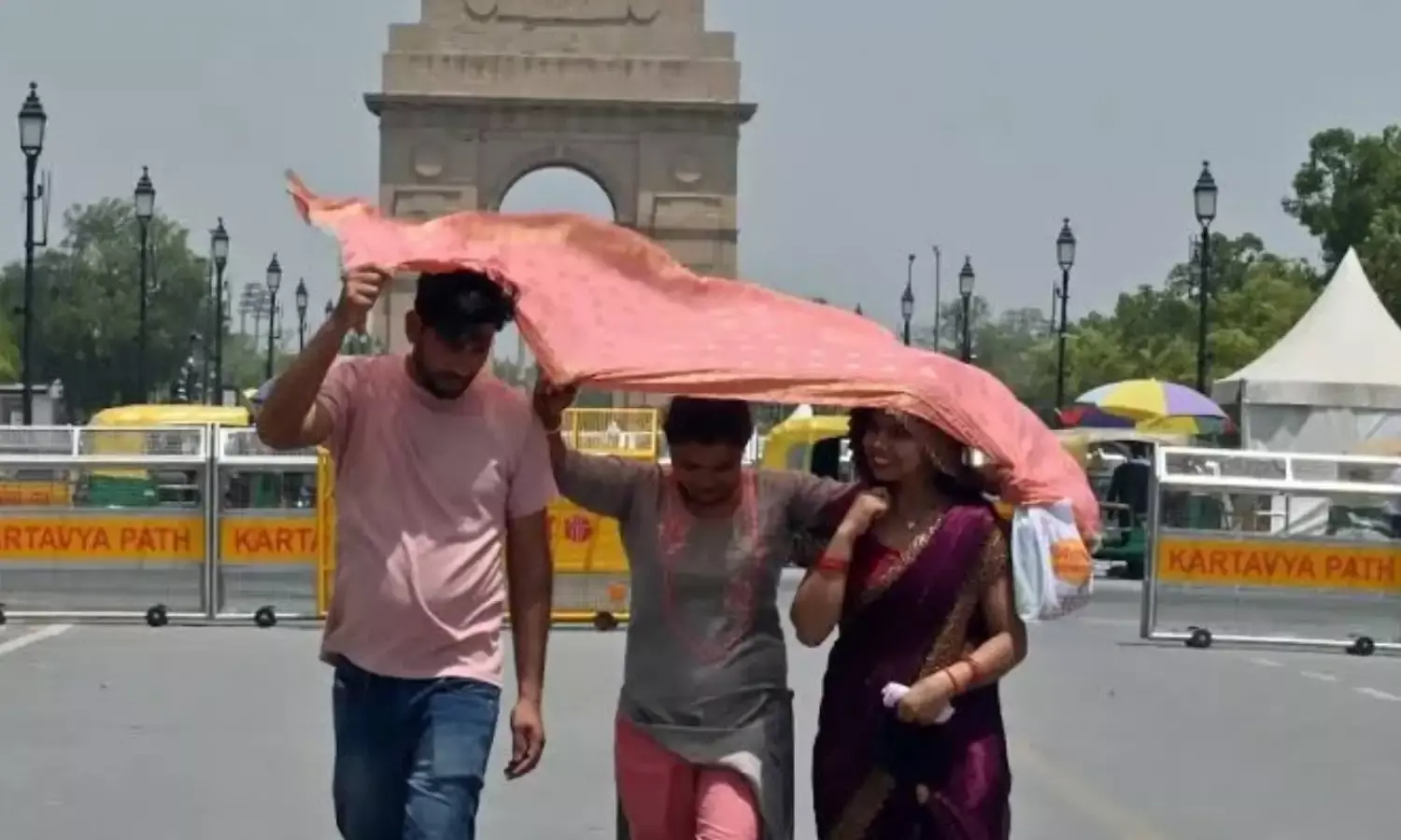 दिल्ली में गर्मी का कहर, उत्तर प्रदेश, उत्तराखंड सहित कई राज्यों में बारिश का अलर्ट दिल्ली में गर्मी का कहर, उत्तर प्रदेश, उत्तराखंड सहित कई राज्यों में बारिश का अलर्ट