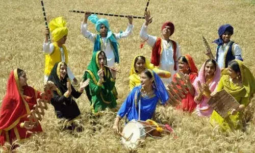 आज है बैसाखी का पर्व, यहां जानिए इसका शुभ मुहूर्त, मनाने का कारण और महत्व