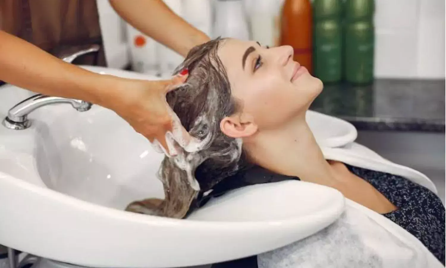 हेयर फॉल को कंट्रोल करने में मदद करती है रिवर्स हेयर वॉशिंग, जानिए इसे करने का तरीका