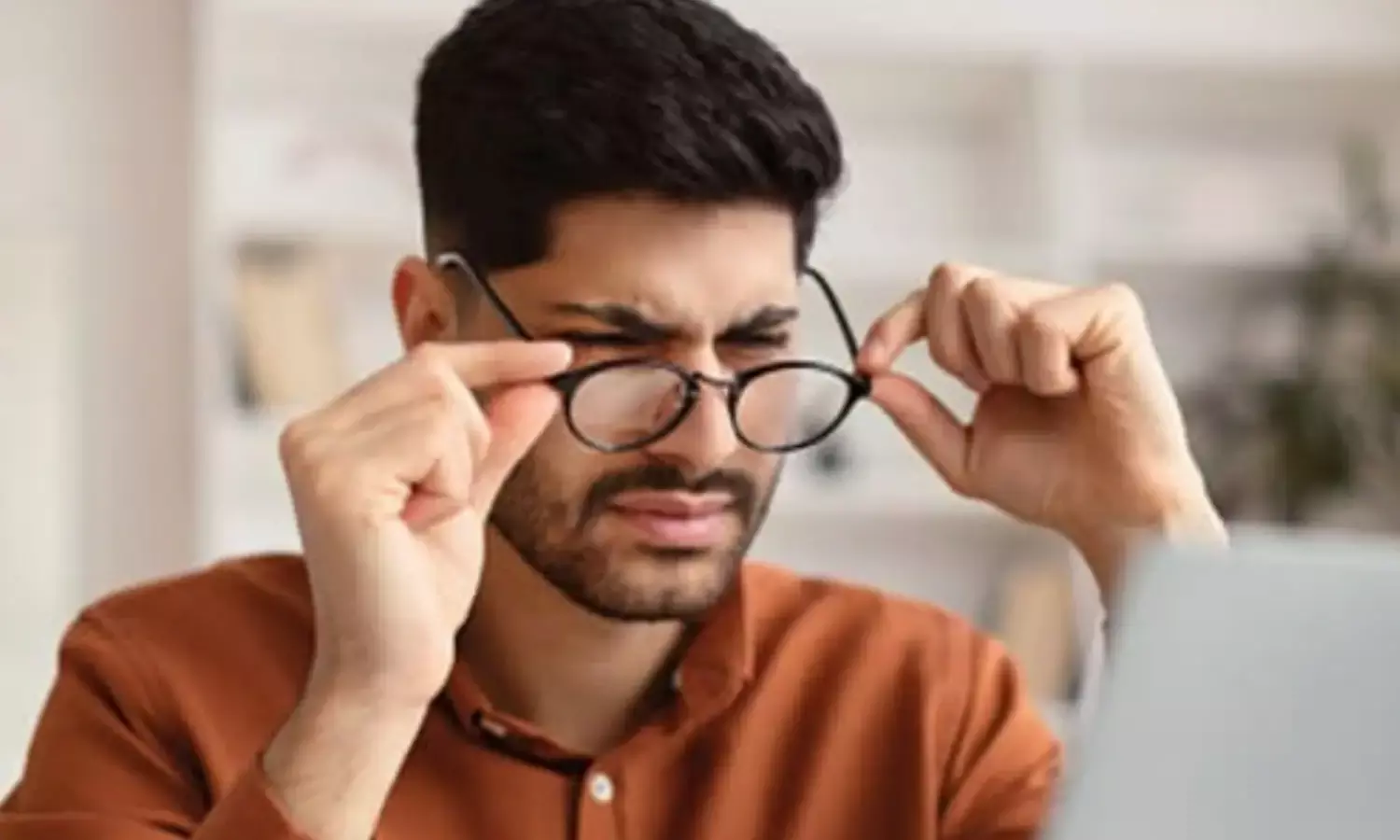 आंखों की रोशनी हो रही कमजोर तो खाने में जरूर शामिल करें ये चीजें, होगा फायदा आंखों की रोशनी हो रही कमजोर तो खाने में जरूर शामिल करें ये चीजें, होगा फायदा