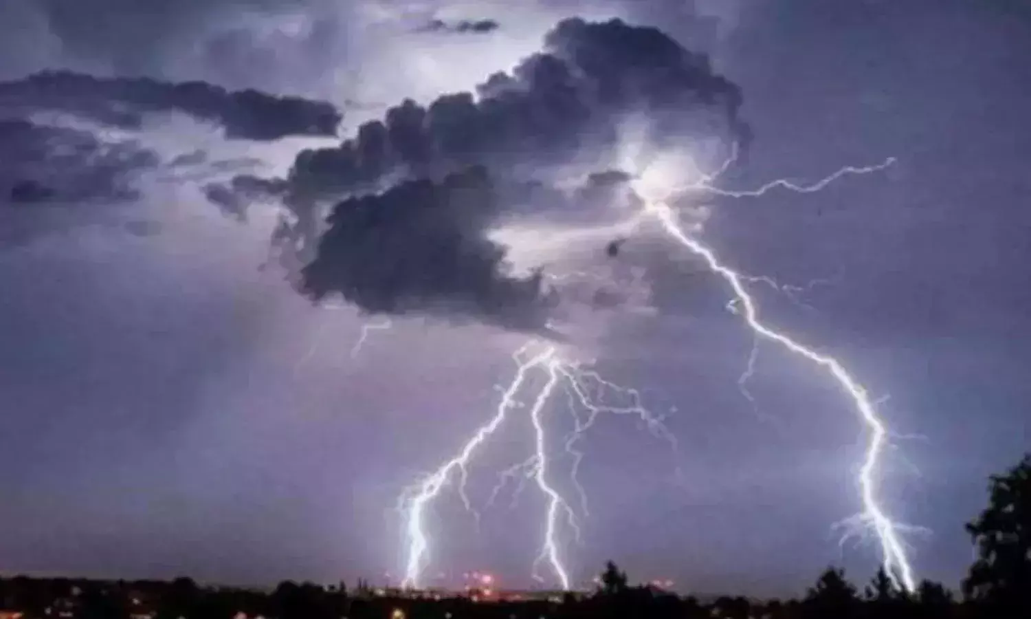 रायपुर से बस्तर तक बारिश का अलर्ट, वेस्टर्न डिस्टर्बेंस ने बदला छत्तीसगढ़ का मौसम