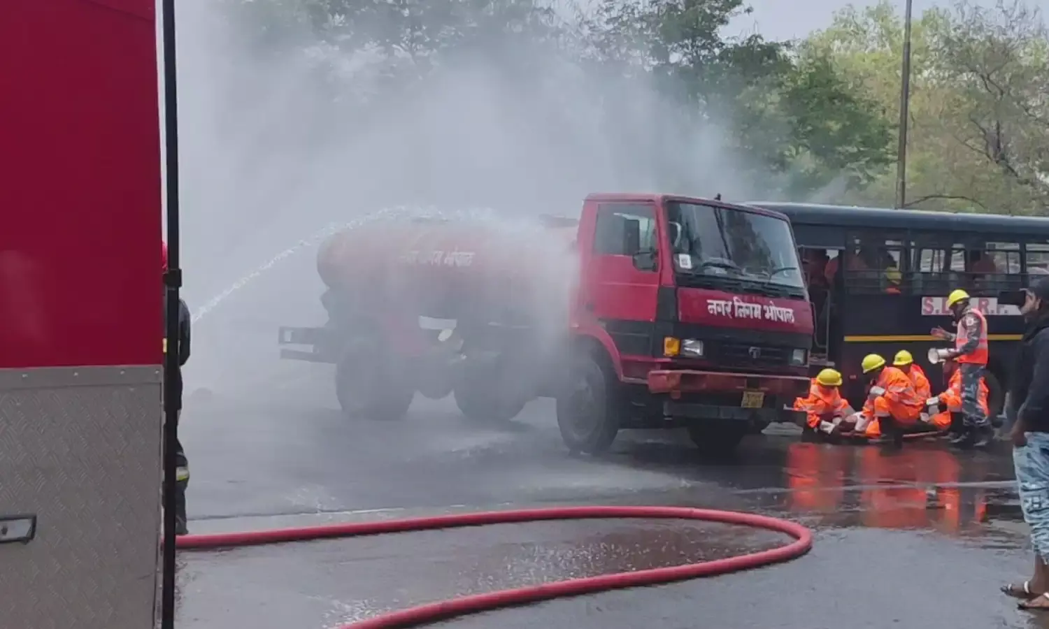 NDMA और SDMA ने मिलकर की मॉक ड्रिल NDMA और SDMA ने मिलकर की मॉक ड्रिल