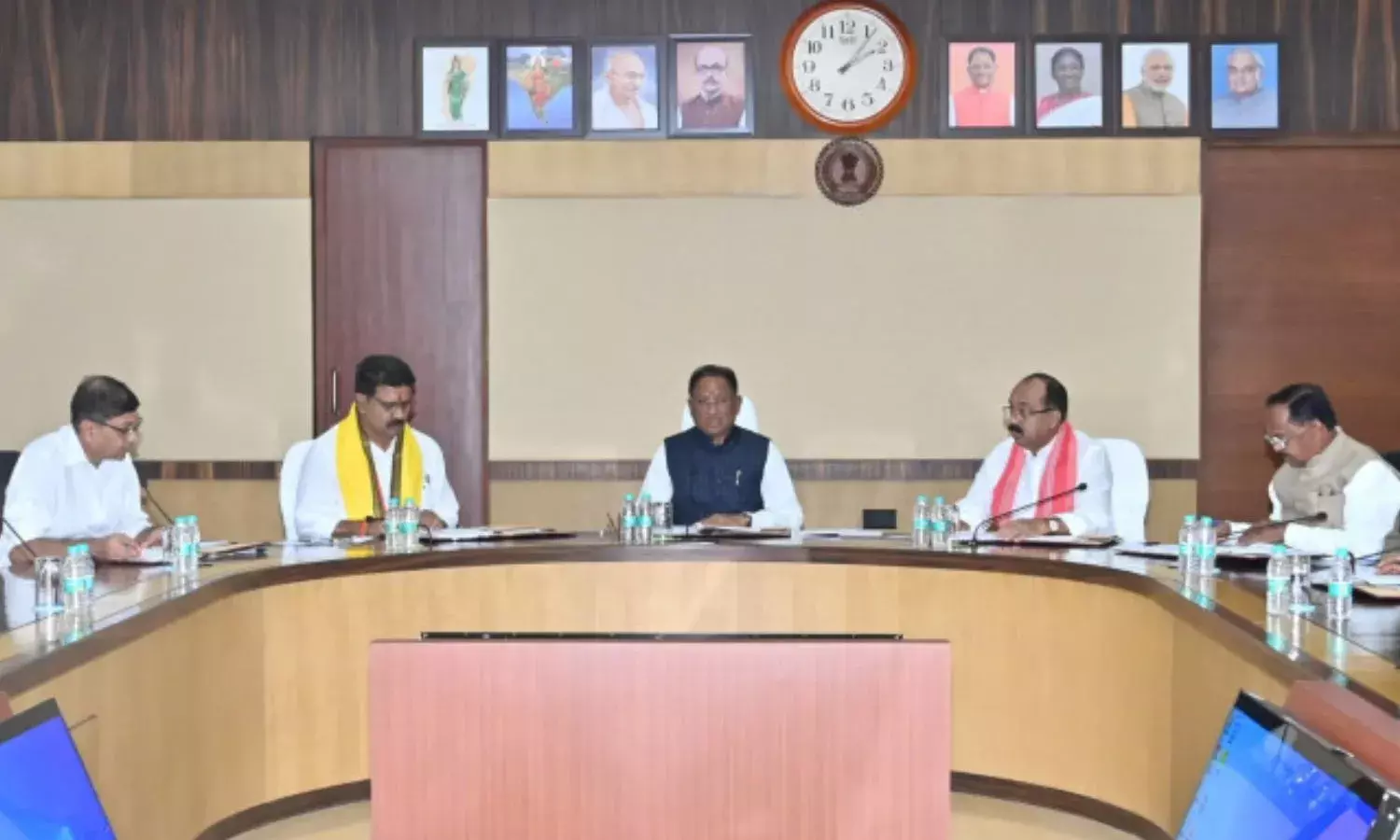 युवाओं, व्यापारियों और पर्यावरण को सीधा फायदा, जानें महत्वपूर्ण निर्णय युवाओं, व्यापारियों और पर्यावरण को सीधा फायदा, जानें महत्वपूर्ण निर्णय