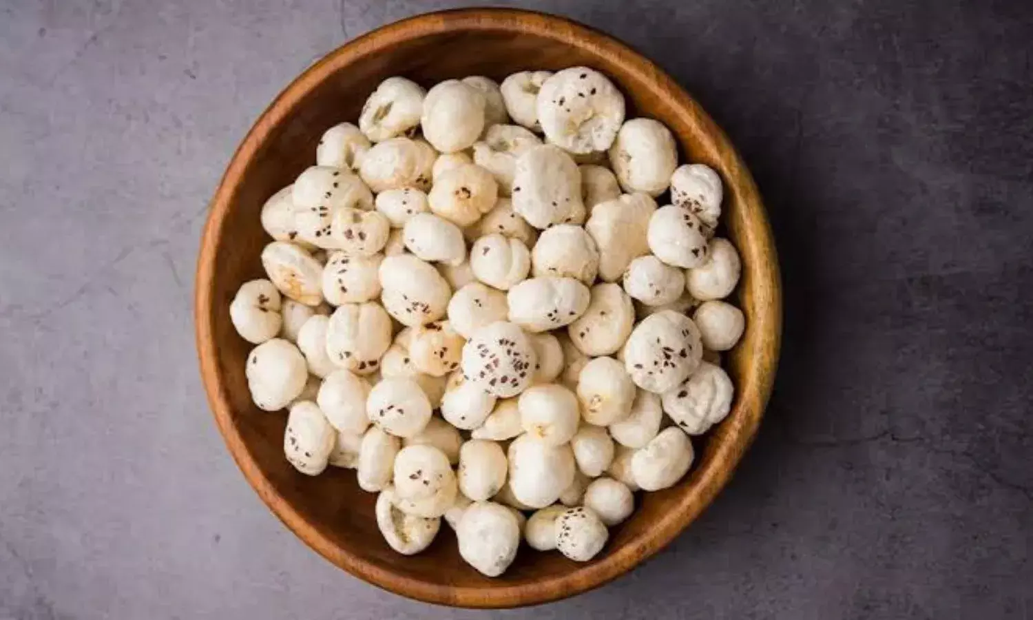 सेहत ही नहीं बालों के लिए भी फायदेमंद होता है मखाना, जानिए इसे लगाने के और भी फायदे