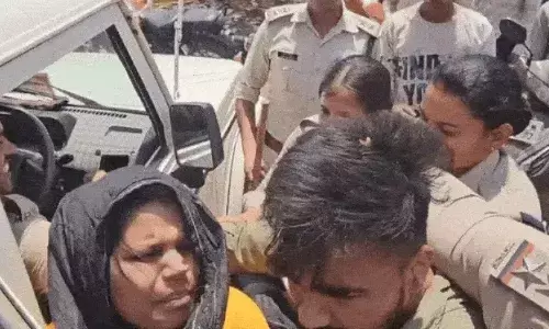 शाजापुर में महिला ने की पुलिसकर्मी से मारपीट, अतिक्रमण हटाने आई टीम का लोगों ने किया विरोध, सड़क पर जाम