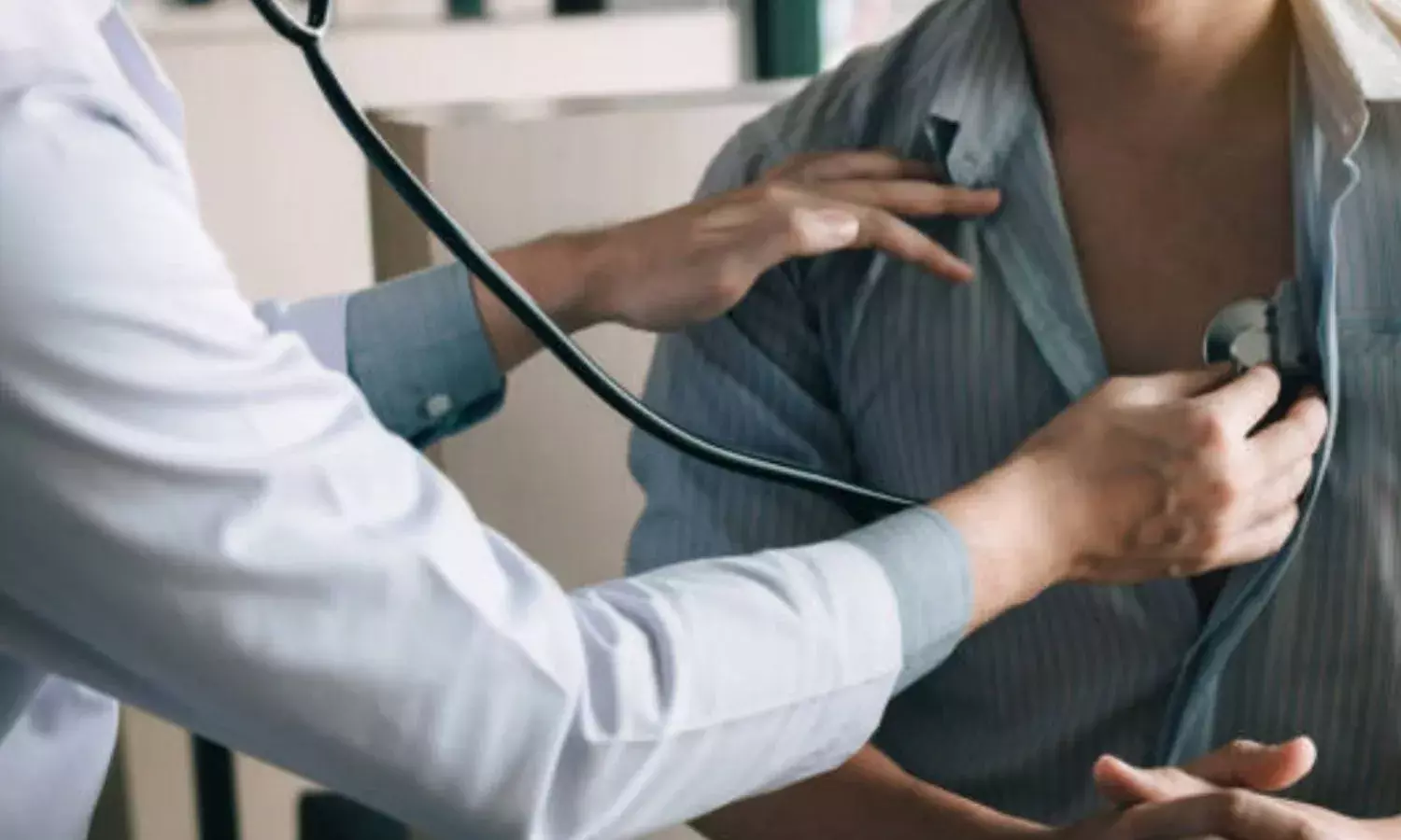 बिना पंजीयन प्रैक्टिस कर रहे बाहरी डॉक्टरों पर शिकंजा, CMHO का निजी अस्पतालों को नोटिस