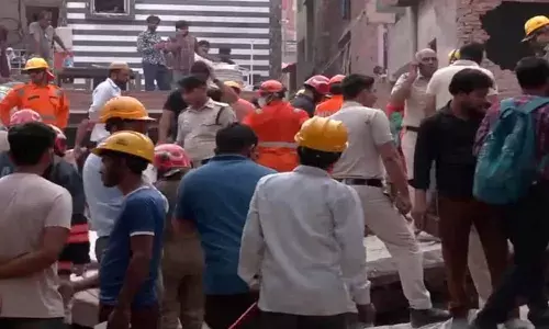 चार लोगों की दर्दनाक मौत, मलबे में कई लोगों के दबे होने की आशंका चार लोगों की दर्दनाक मौत, मलबे में कई लोगों के दबे होने की आशंका