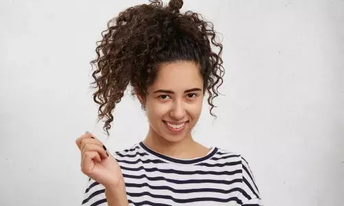 कर्ली बालों का गर्मियों में कैसे रखें ध्यान, जानें क्या अपनाएं टिप्स, यहां है पूरी डिटेल्स