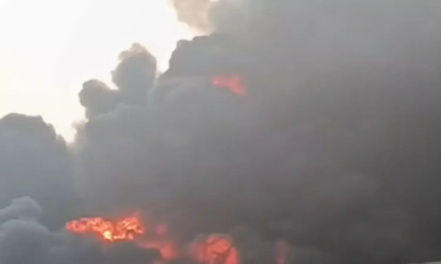 हावड़ा की कैमिकल फैक्ट्री में लगी भीषण आग, मौके पर पहुंची आरएएफ...