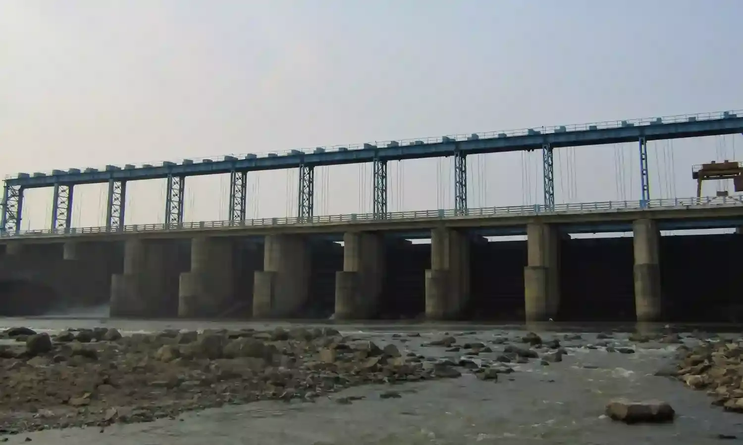 तेजी से घट रहा बड़े बांधों का जल स्तर, बीते साल की तुलना में राज्य में इस बार स्थिति चिंताजनक