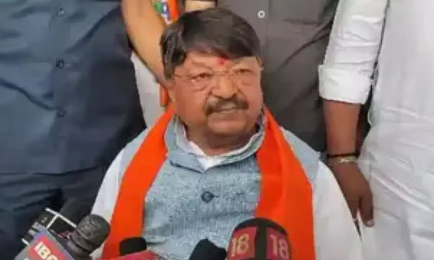 रायपुर पहुंचे मंत्री कैलाश विजयवर्गीय, बोले- संविधान का जितना मजाक कांग्रेस ने उड़ाया उतना किसी ने नहीं...