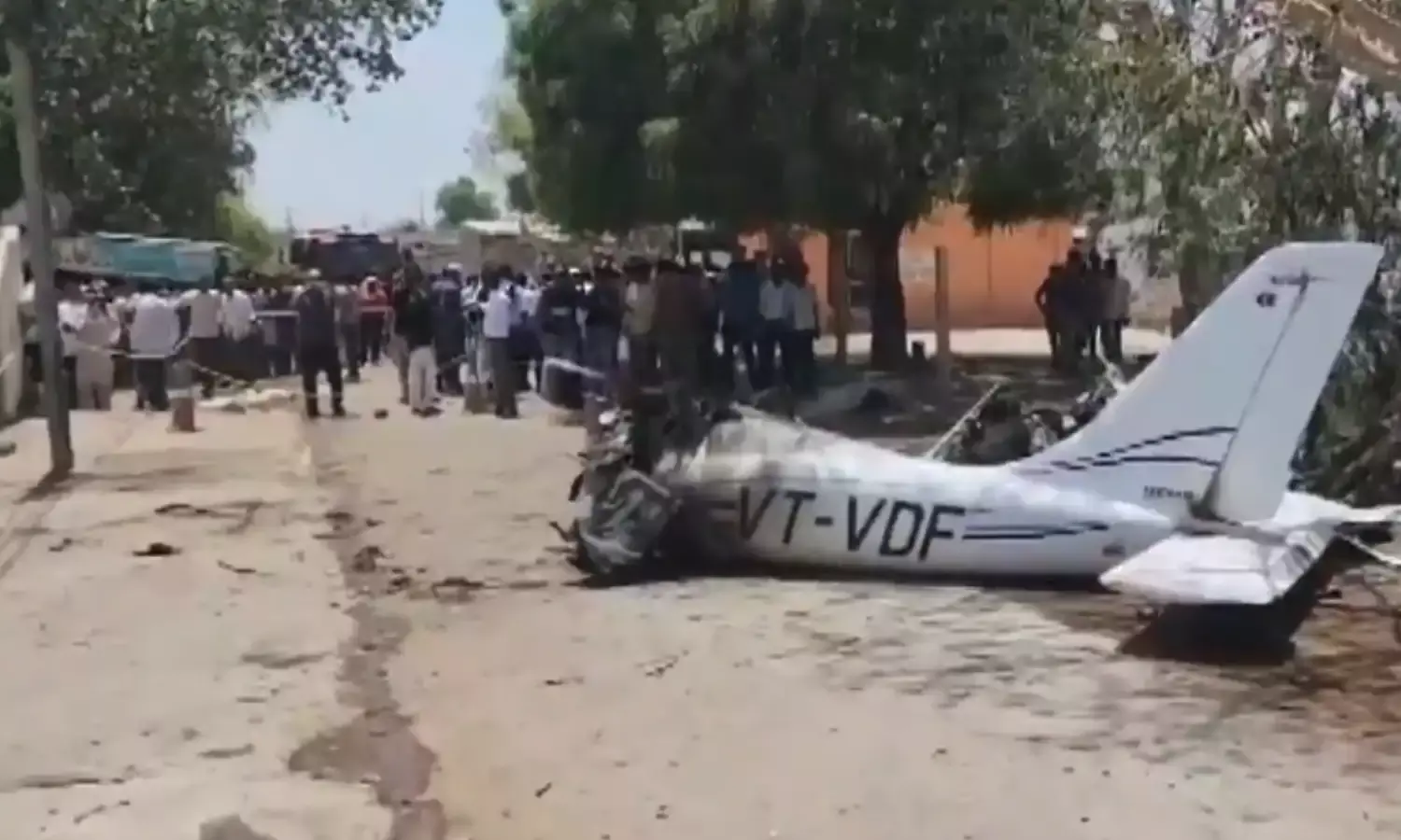 गुजरात के अमरेली जिले में ट्रेनर विमान दुर्घटनाग्रस्त, पायलट की मौत