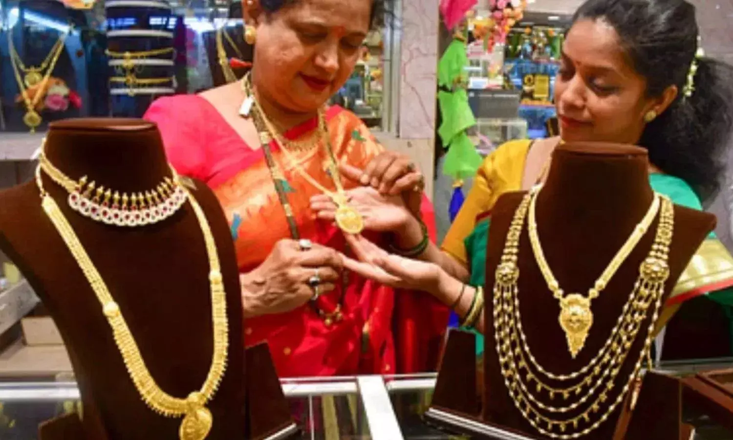 गोल्ड ने पार किया 1 लाख का आंकड़ा, अक्षय तृतीया से पहले बढ़ी मांग, अमेरिका में तनाव बना वजह