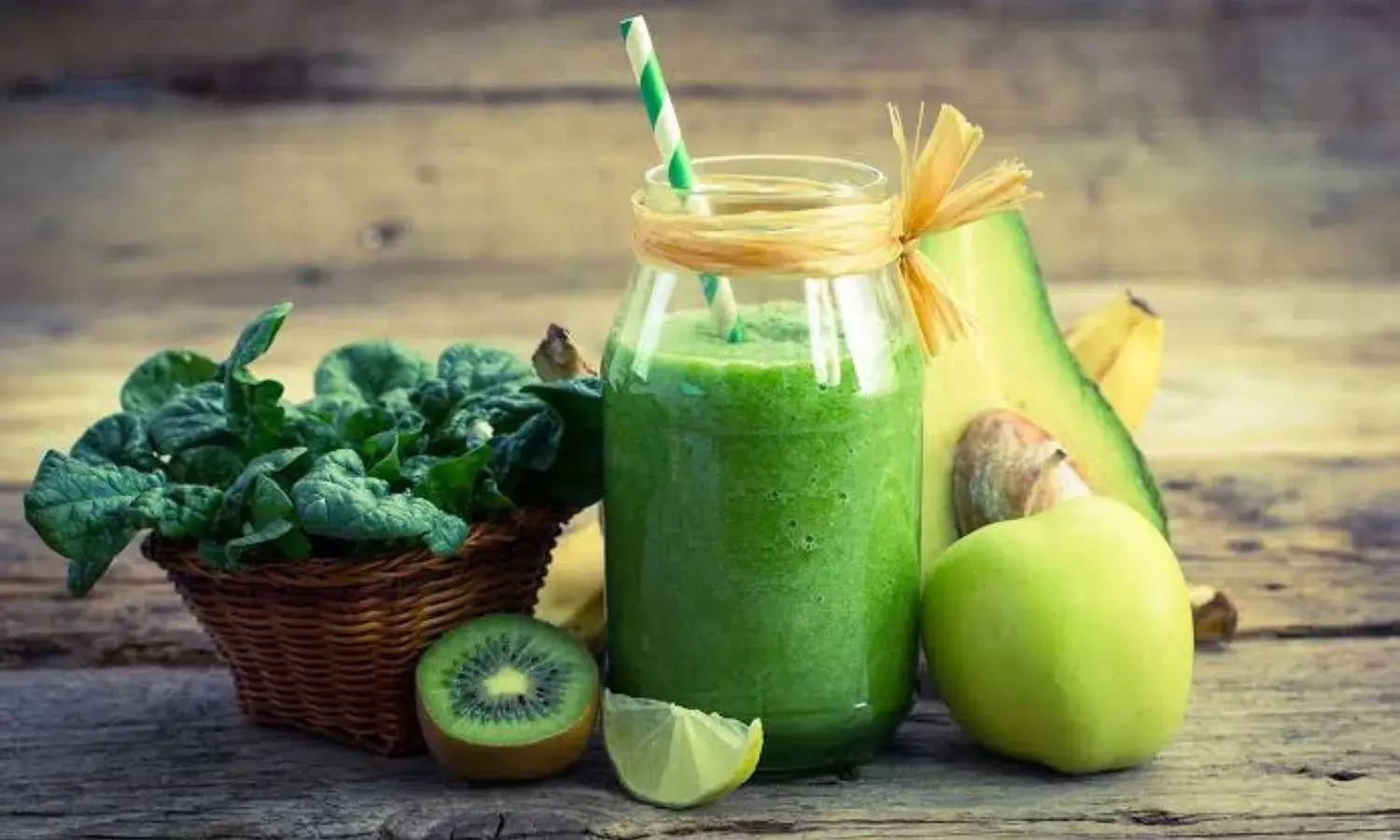 गर्मी में इन 5 हेल्दी ड्रिंक्स को अपने डाइट में करें शामिल, शरीर को ठंडक देने के साथ मिलते हैं यह फायदे