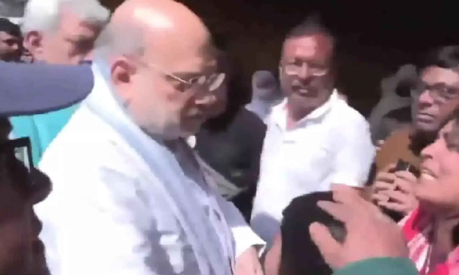 रक्षा मंत्री राजनाथ सिंह ने की अजीत डोभाल और वायुसेना प्रमुख के साथ बैठक