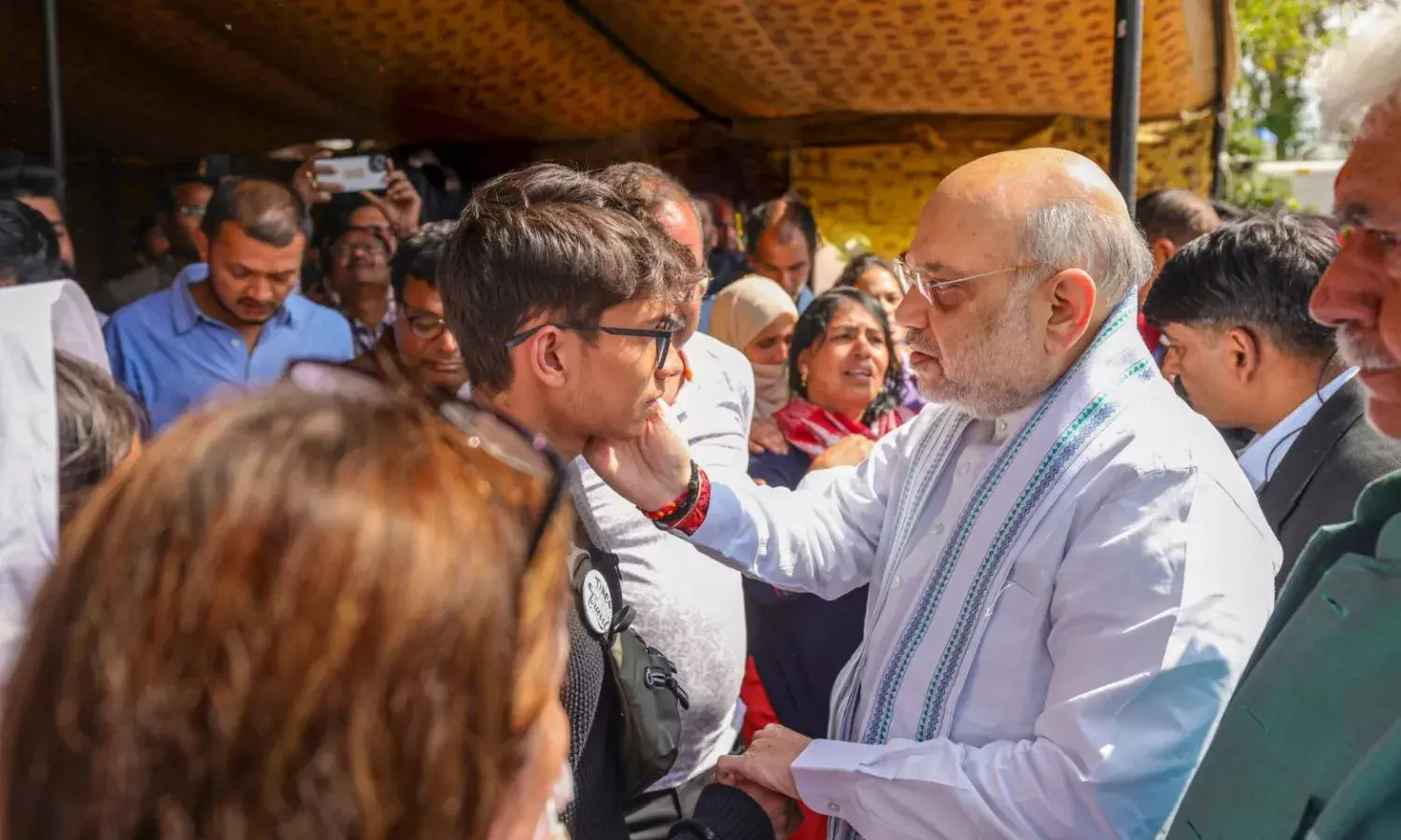 गृह मंत्री अमित शाह ने आतंकी हमले के पीड़ितों से की मुलाकात, पीड़ितों को बंधाया ढांढस