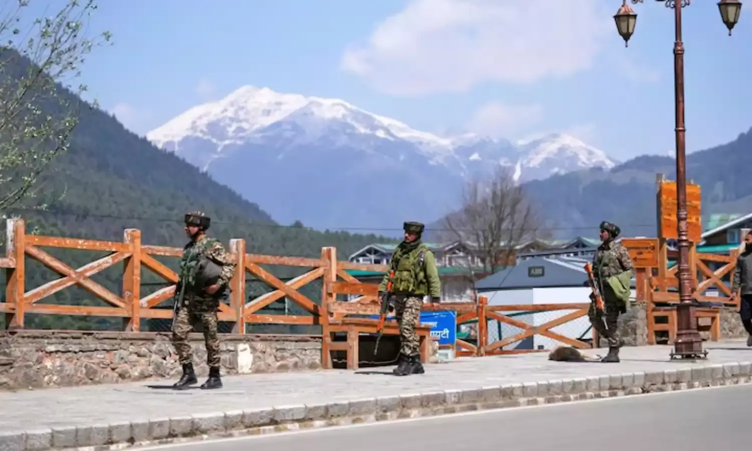 कश्मीर में 1500 संदिग्ध हिरासत में, दिल्ली से श्रीनगर तक हाई अलर्ट…