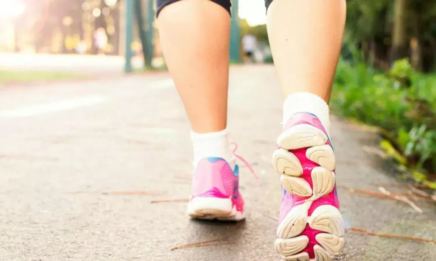 फिट रहने के लिए वॉक जरूरी, पर गर्मियों में सही टाइम चुनना और भी जरूरी फिट रहने के लिए वॉक जरूरी, पर गर्मियों में सही टाइम चुनना और भी जरूरी