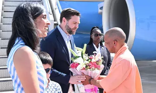 अमेरिकी उप राष्ट्रपति जेडी वेंस का सीएम योगी ने गर्मजोशी से किया स्वागत