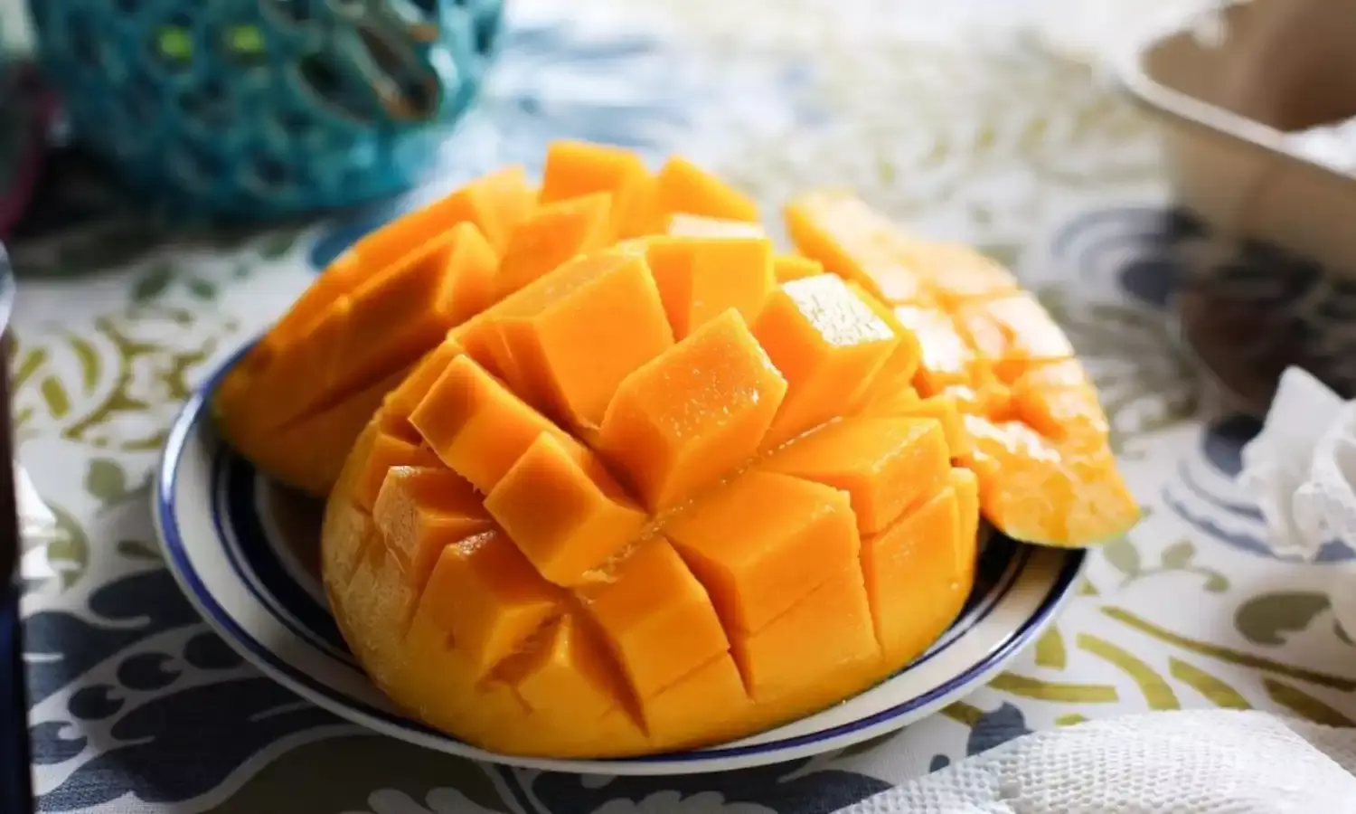 रात में आम खाने से हो सकती है बड़ी समस्या, जानें एक्सपर्ट से डिटेल्स