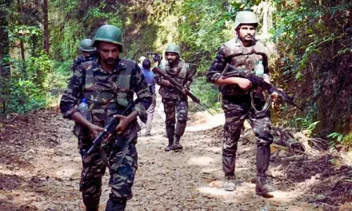 बांदीपोरा मुठभेड़ में एक आतंकी घायल, दो पुलिसकर्मियों को लगी गोली