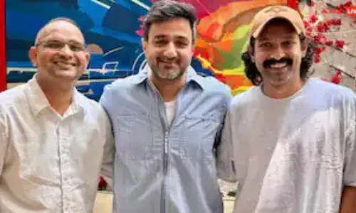 फिल्म  व्हाइट से एक्टर विक्रांत मैसी का आया फर्स्ट लुक सामने, सद्गुरु की भूमिका में आएंगे नजर