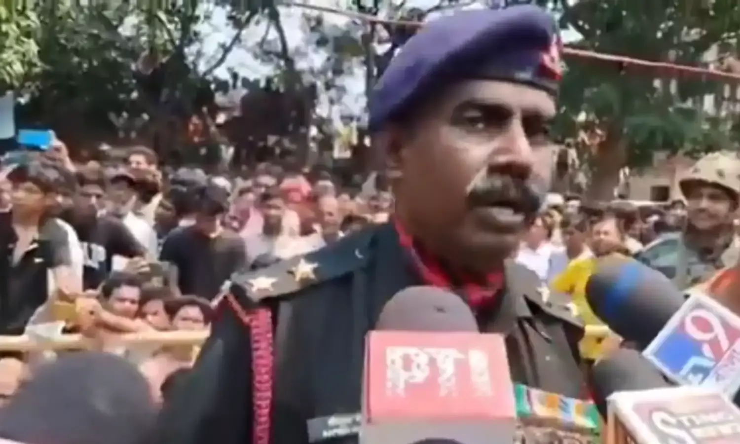 शहीद हवलदार झंटू अली शेख के अंतिम संस्कार में उनके भाई के भाषण का वीडियो वायरल