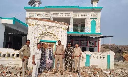 नेपाल सीमा से सटे जिलों के अवैध कब्जों पर पूरे दिन गरजा बुलडोजर…