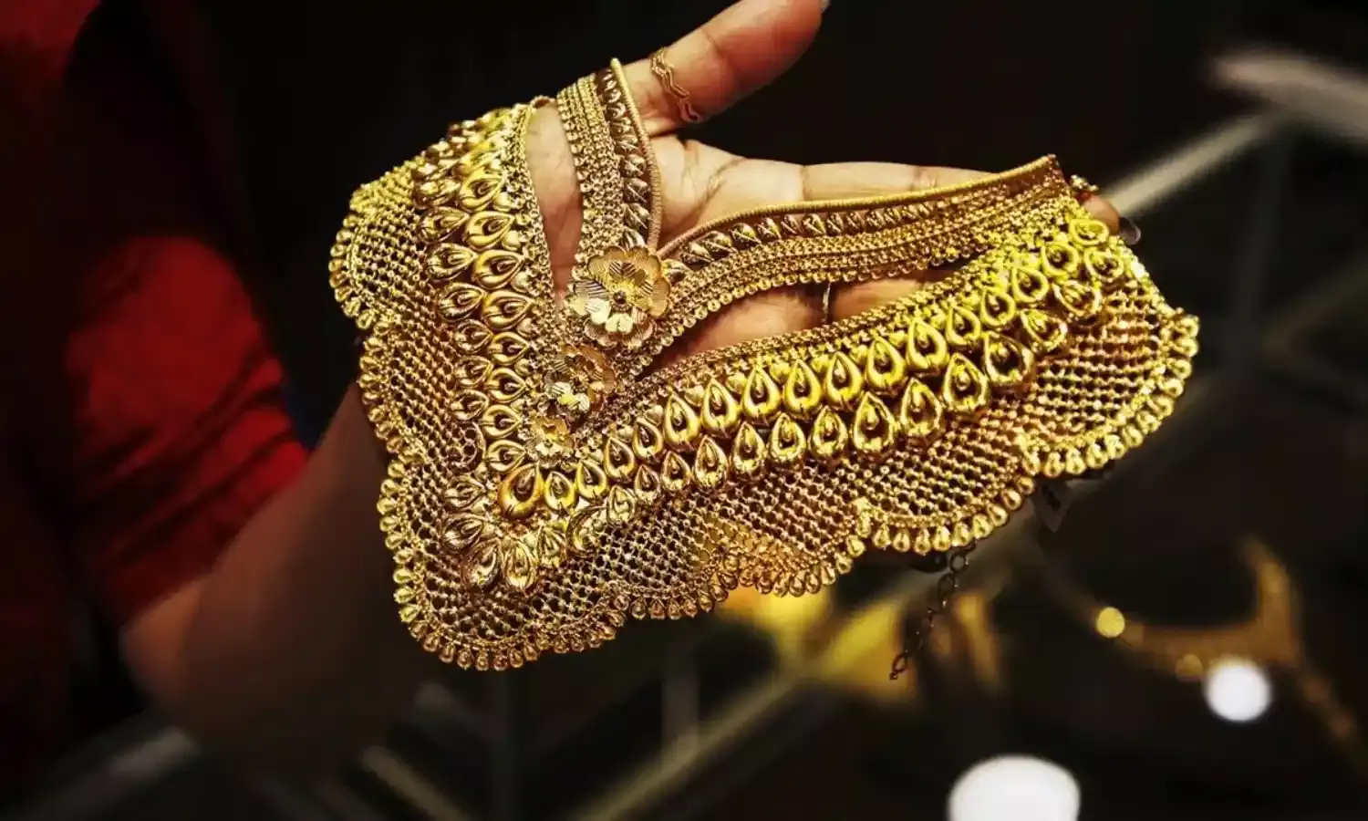 अक्षय तृतीया से पहले फिर बढ़े सोने के दाम, चांदी के दाम में भी आई तेजी, जानें नई कीमत