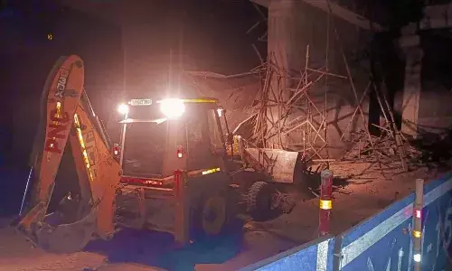 महाराजगंज में निर्माणाधीन पुल ढहा, घायल मजदूरों को जिला अस्पताल किया रेफर महाराजगंज में निर्माणाधीन पुल ढहा, घायल मजदूरों को जिला अस्पताल किया रेफर