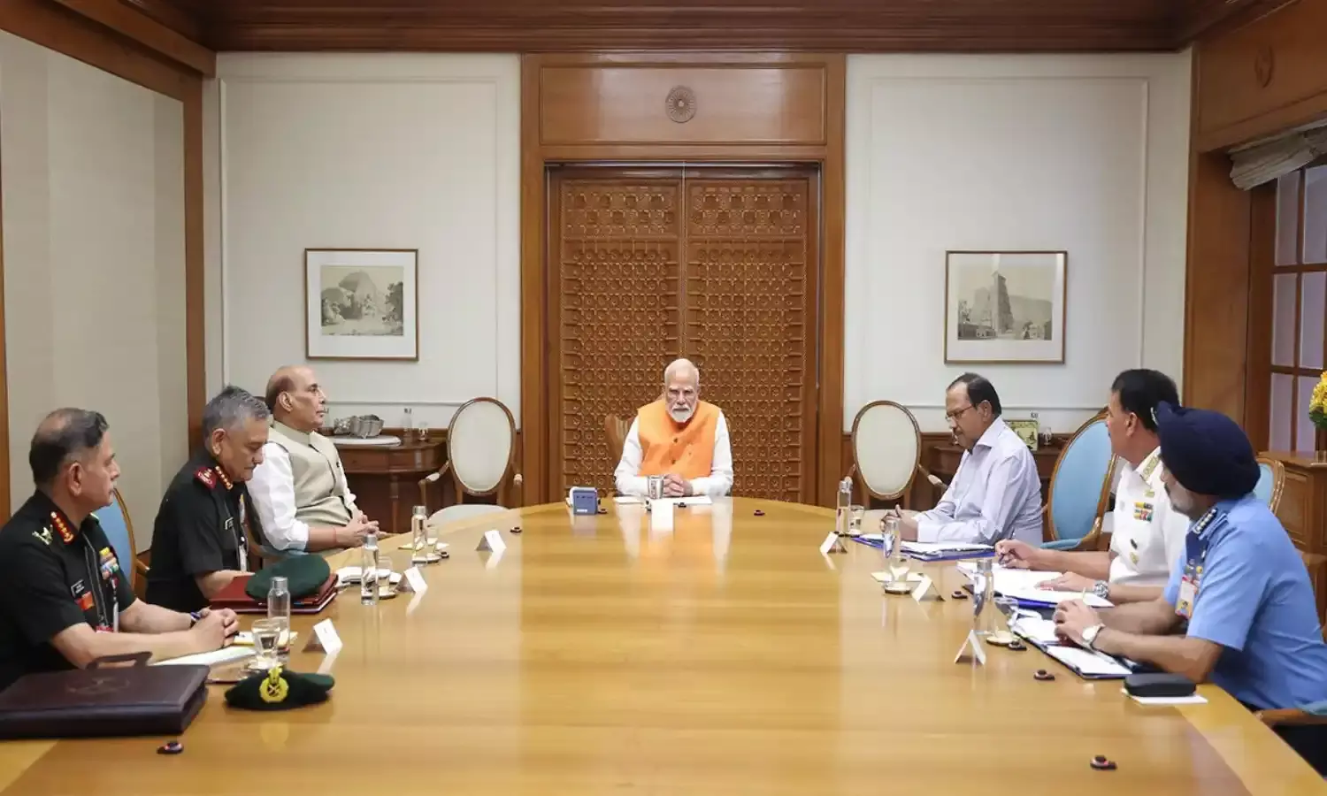 डोभाल-राजनाथ और सेनाओं के प्रमुख हुए शामिल…