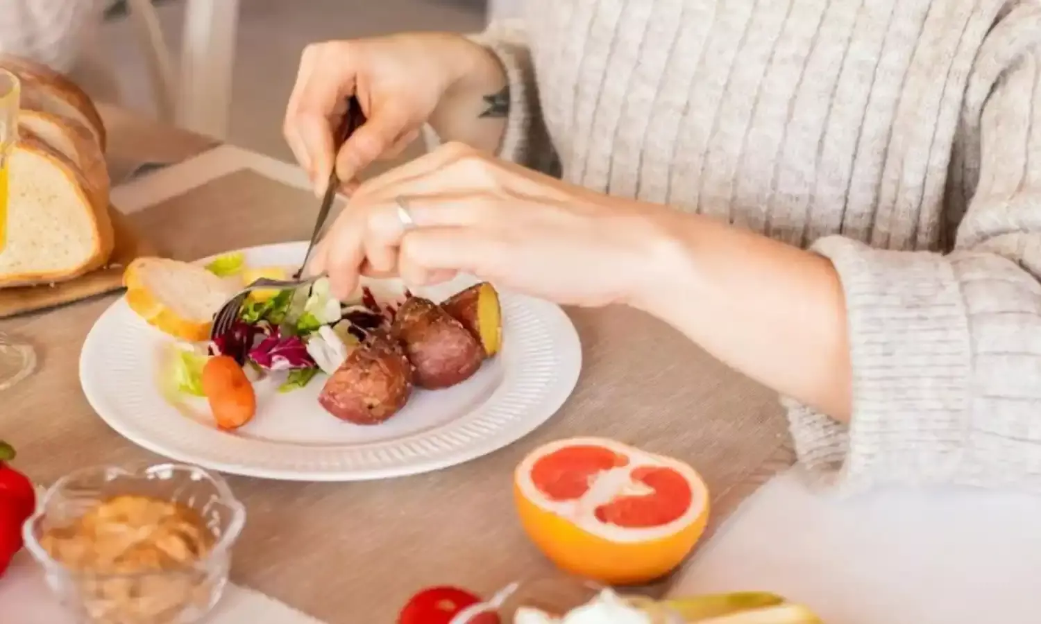 ओवर ईटिंग से होती हैं कई बीमारियां, जानें इसके लिए क्या करें बचाव