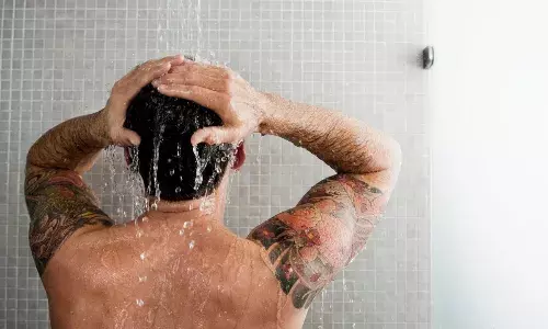 सुबह या शाम कब नहाना है सही, जानें क्या होता है इसका असर