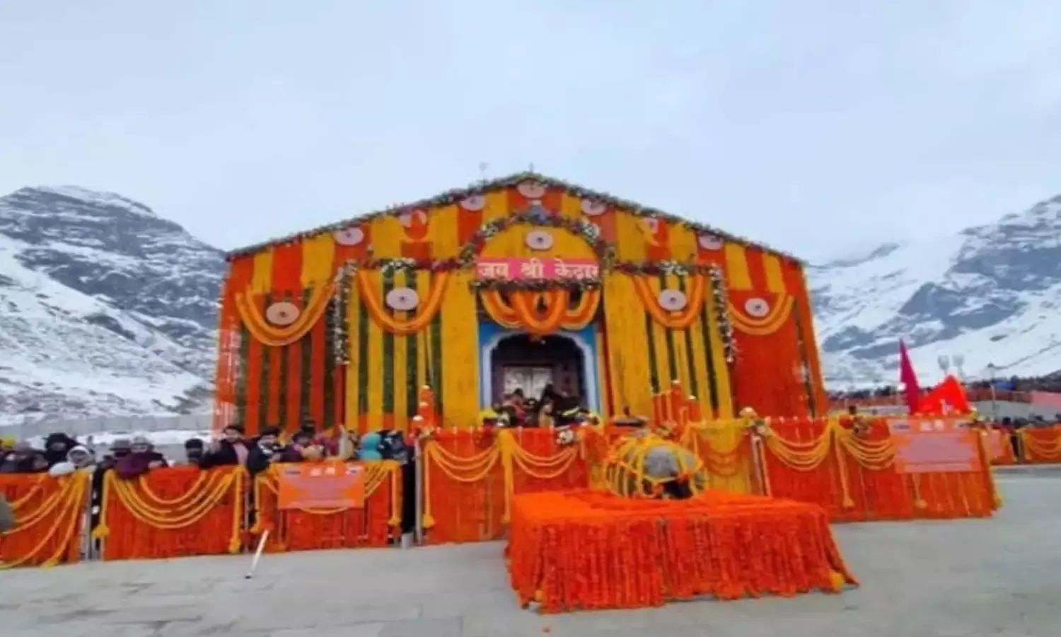 वैदिक मंत्रोच्चारण के साथ खुले केदारनाथ के कपाट, दर्शन करने पहुंचे सीएम पुष्कर सिंह धामी वैदिक मंत्रोच्चारण के साथ खुले केदारनाथ के कपाट, दर्शन करने पहुंचे सीएम पुष्कर सिंह धामी