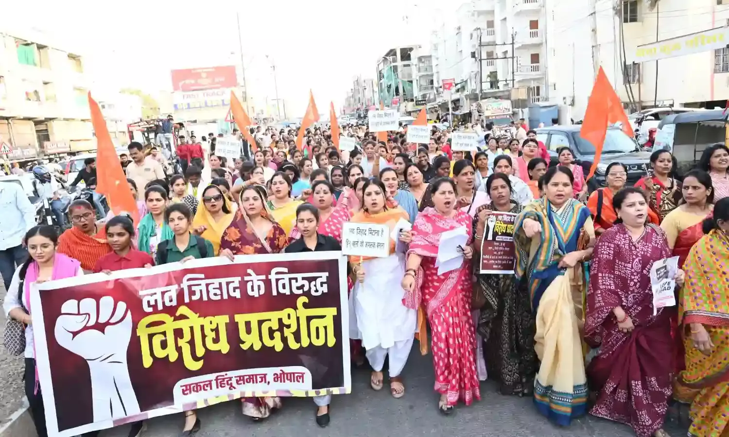 सकल हिन्दू समाज की महिलाओं ने नगर के 25 स्थानों पर किया प्रदर्शन…