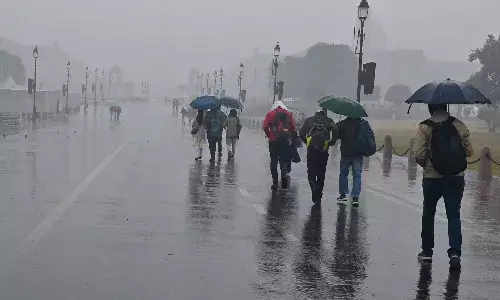 दिल्ली में तेज हवाओं के साथ हुई बारिश, मौसम विभाग ने जारी किया रेड अलर्ट, जानिए अपने शहर के मौसम का हाल