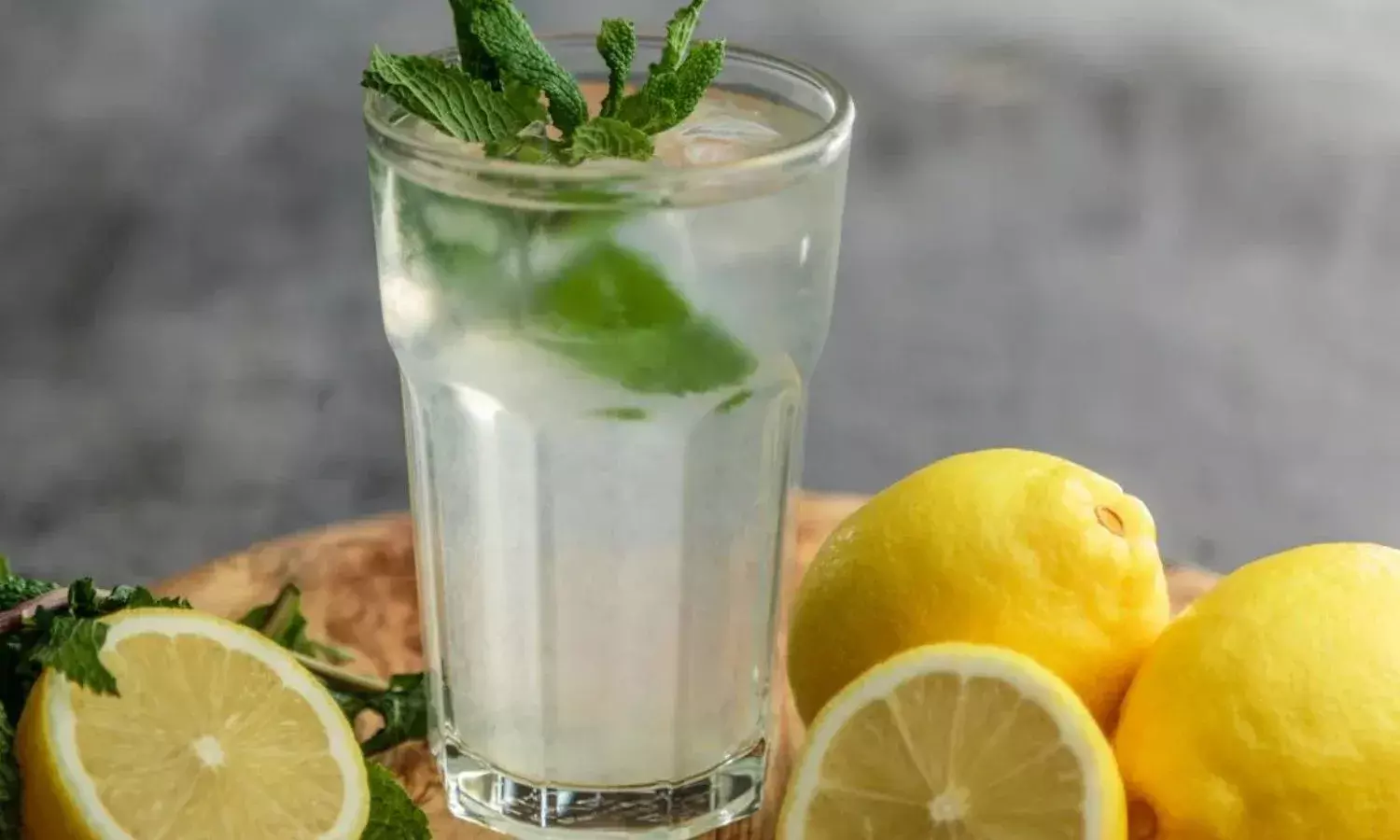नींबू पानी पीते समय जरूर ध्यान रखें ये चीजे, नहीं तो झेलनी पड़ सकती है बड़ी परेशानी