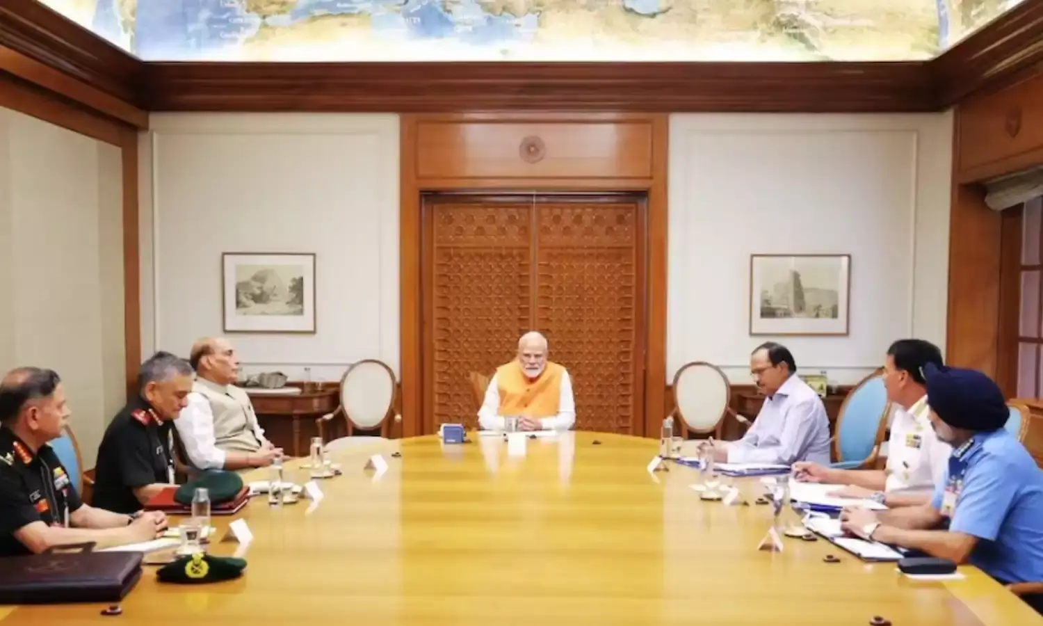 IAF प्रमुख एयर मार्शल अमर प्रीत सिंह की पीएम मोदी से हाईलेवल मेटिंग IAF प्रमुख एयर मार्शल अमर प्रीत सिंह की पीएम मोदी से हाईलेवल मेटिंग