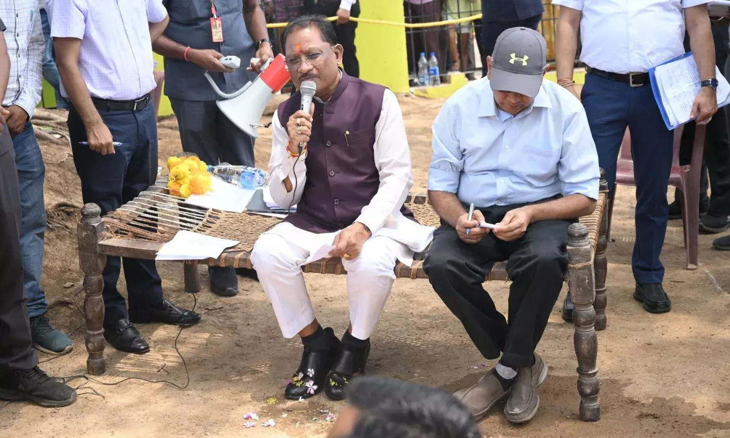 सक्ती जिले में लगी सीएम साय की चौपाल, वन टू वन मीटिंग में सुनी समस्या