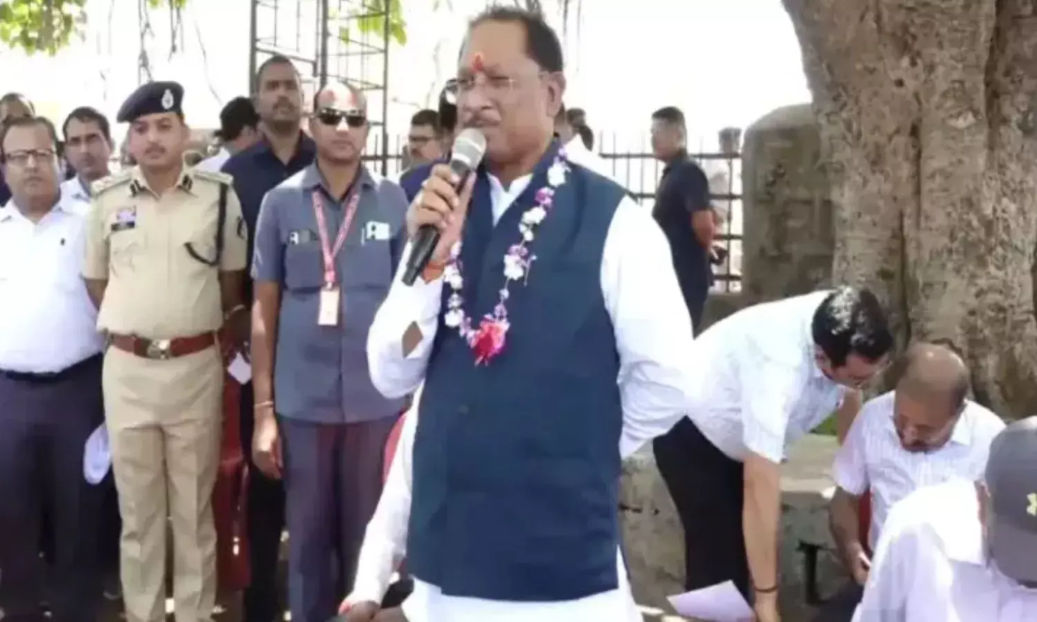 बेमेतरा पहुंचे मुख्‍यमंत्री विष्‍णुदेव साय, ग्रामीणों के लिए खोला सौगातों का पिटारा