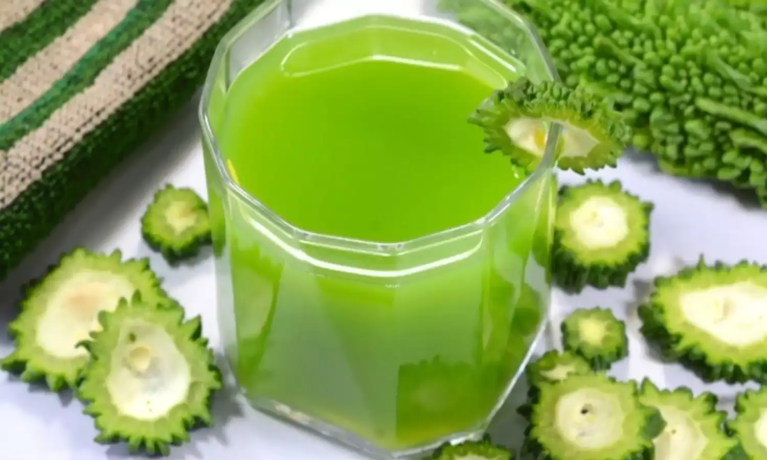 डायबिटीज मरीजों के लिए फायदेमंद है करेले का जूस, जानिए सही समय और तरीका