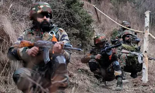 पाकिस्तानी सेना ने एलओसी के पास गांवों पर किया हमला, अब तक 13 की मौत 57 घायल