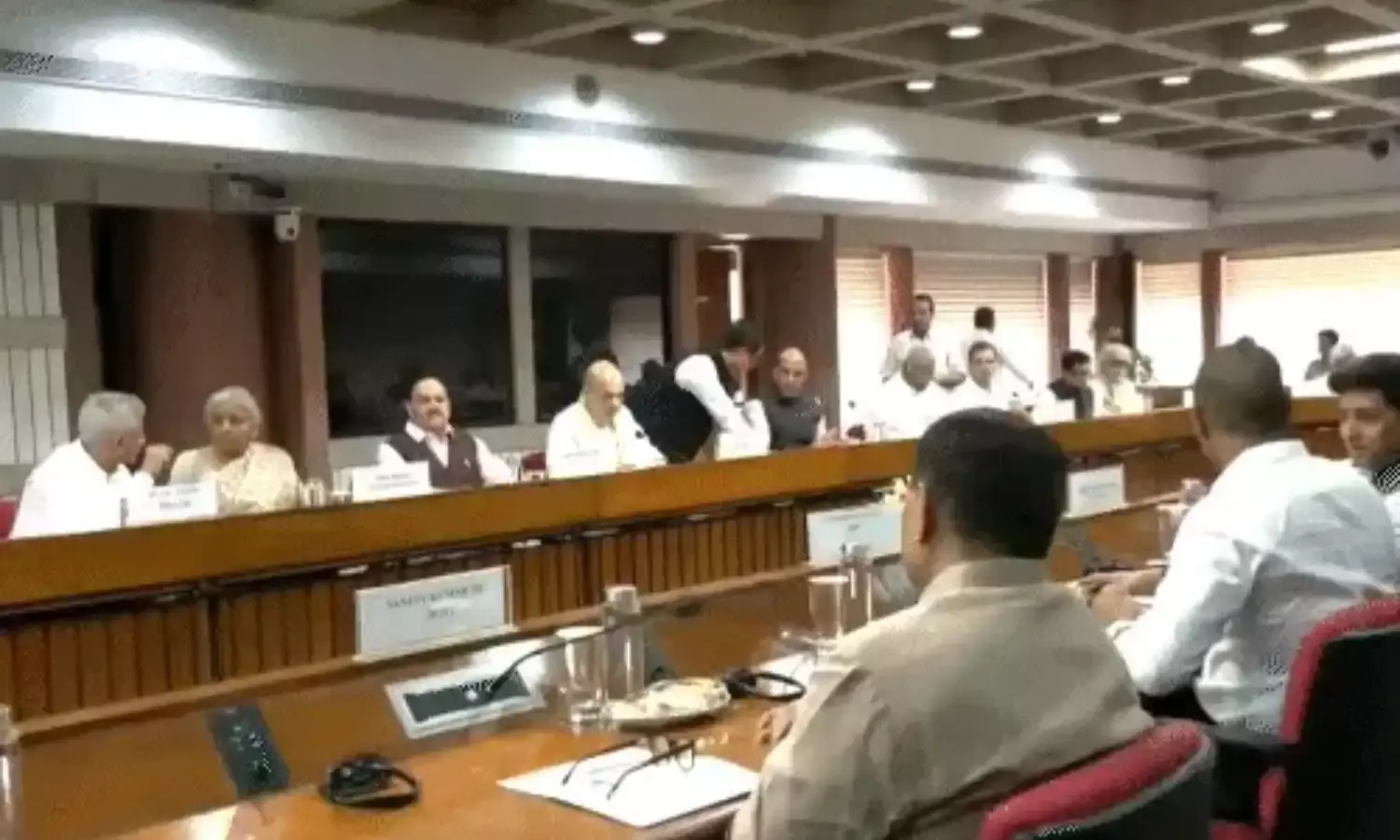 सर्वदलीय बैठक खत्म, ऑपरेशन सिंदूर के साथ भविष्य की रणनीति पर हुई चर्चा, खड़गे बोले संकट में हम सरकार के साथ